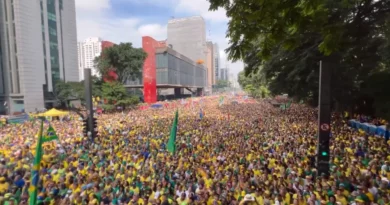 Em ato na Paulista, Bolsonaro defende anistia para presos do 8 de janeiro