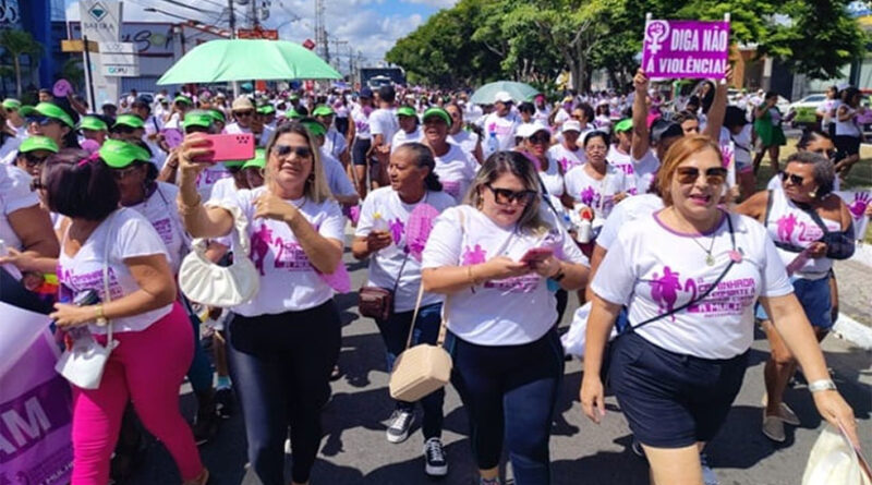 Em Feira de Santana, mulheres vão às ruas na 2ª Caminhada em Combate à violência contra a Mulher